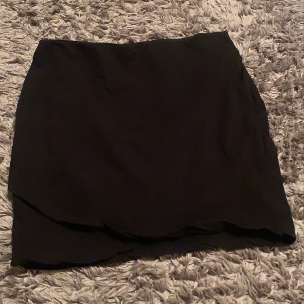 BLACK MINI SKIRT